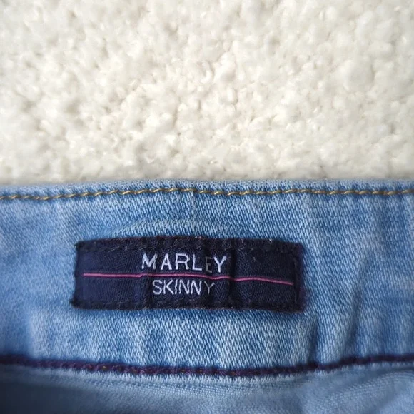 3 for $30. Vigoss skinny jeans - Picture 3 of 14